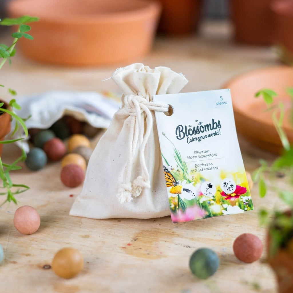 Blossombs Geschenktüte aus Bio-Baumwolle mit 8 Samenkugeln [de]
